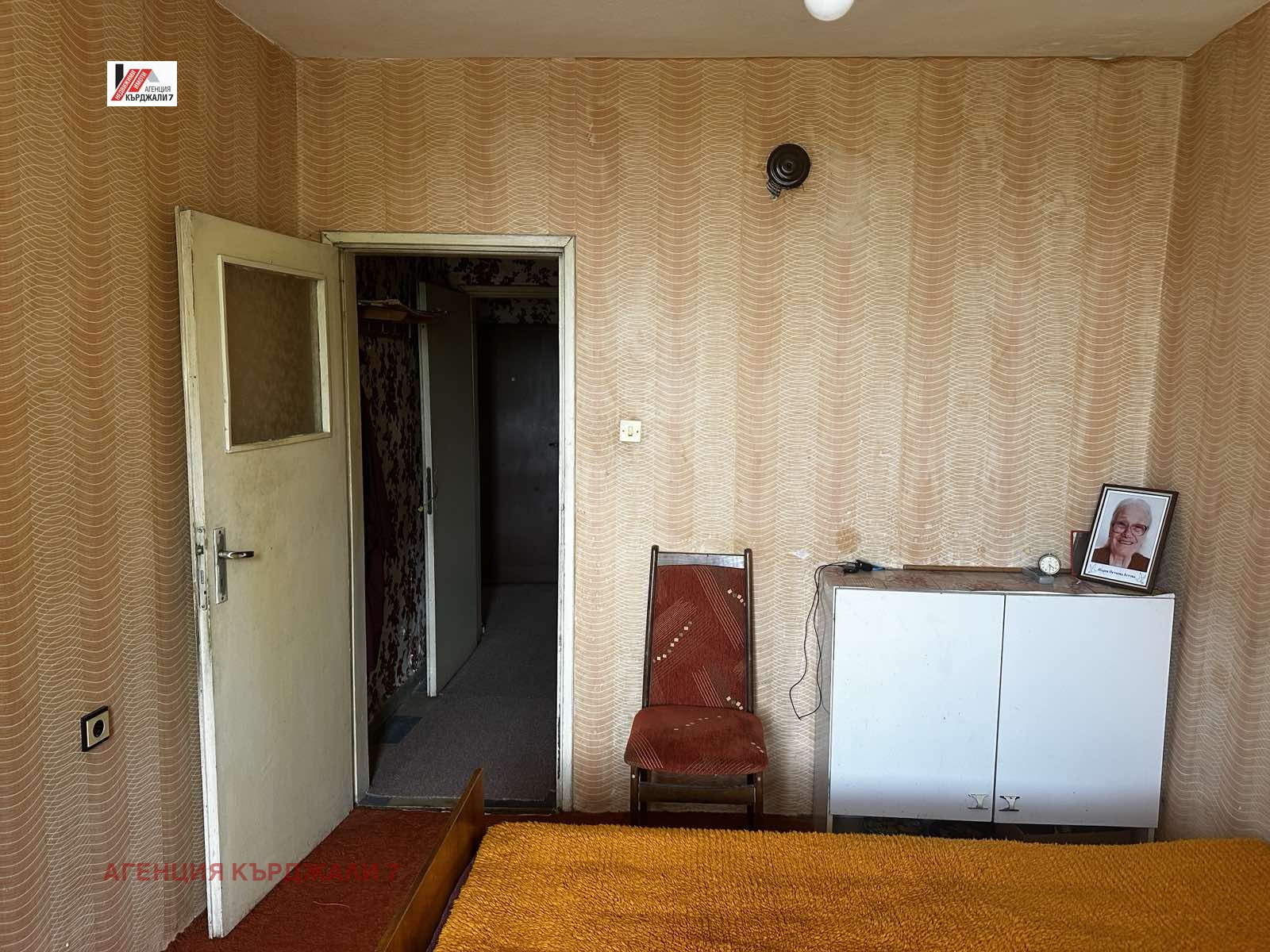 Продава 4-СТАЕН, гр. Кърджали, Център, снимка 9 - Апартаменти - 54697756