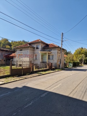 House Apriltsi, region Lovech 1