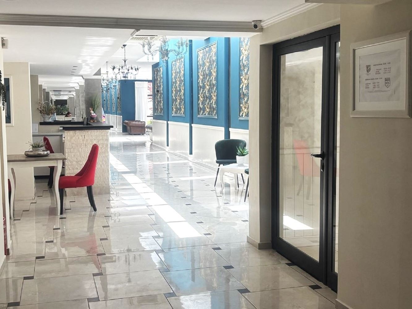 Продава ХОТЕЛ, гр. Балчик, област Добрич, снимка 2 - Хотели - 51580587