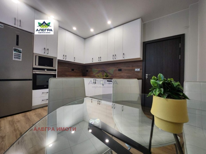 Продава  2-стаен град Пазарджик , Идеален център , 64 кв.м | 23302711