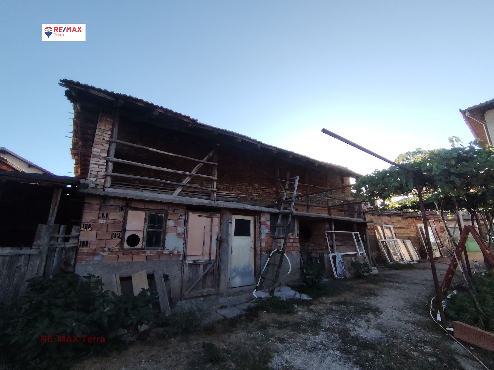 Продава ЕТАЖ ОТ КЪЩА, гр. Луковит, област Ловеч, снимка 16 - Етаж от къща - 53964437
