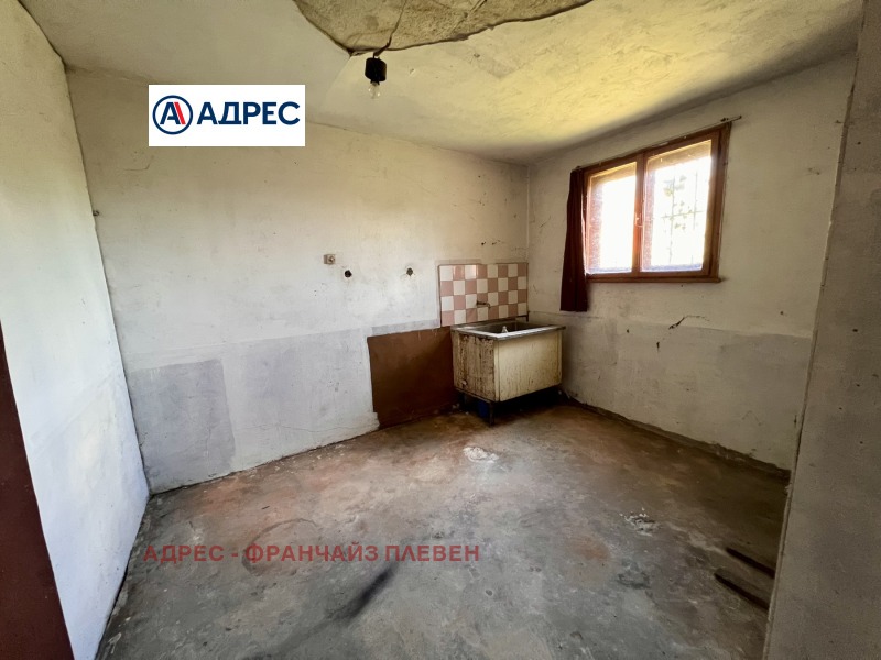 Продава КЪЩА, с. Горно Павликене, област Ловеч, снимка 3 - Къщи - 52600215