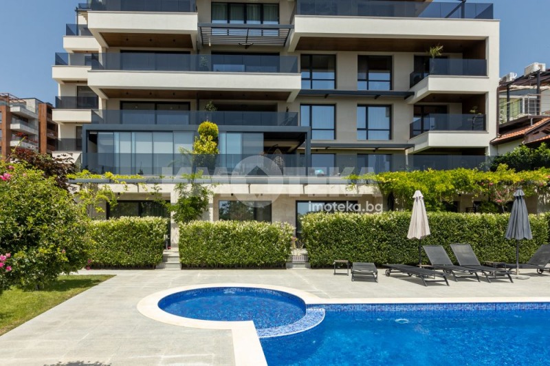 À vendre  2 chambres Varna , k.k. Sv.Sv. Konstantin i Elena , 150 m² | 27888598