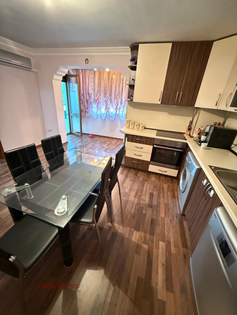 Продава  3-стаен област Кърджали , гр. Момчилград , 140 кв.м | 97843648 - изображение [2]