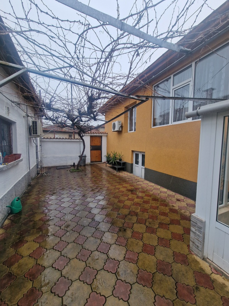 Till salu  Hus region Plovdiv , Sadovo , 104 kvm | 78931596 - bild [2]