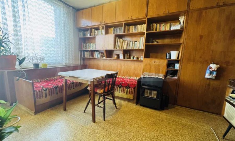 Продава 3-СТАЕН, гр. Велико Търново, Център, снимка 2 - Апартаменти - 52929671