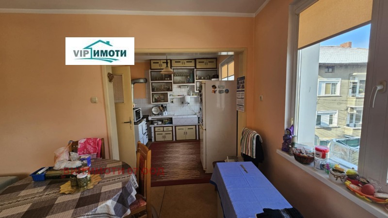 Продава ЕТАЖ ОТ КЪЩА, гр. Ловеч, Широк център, снимка 10 - Етаж от къща - 53149243