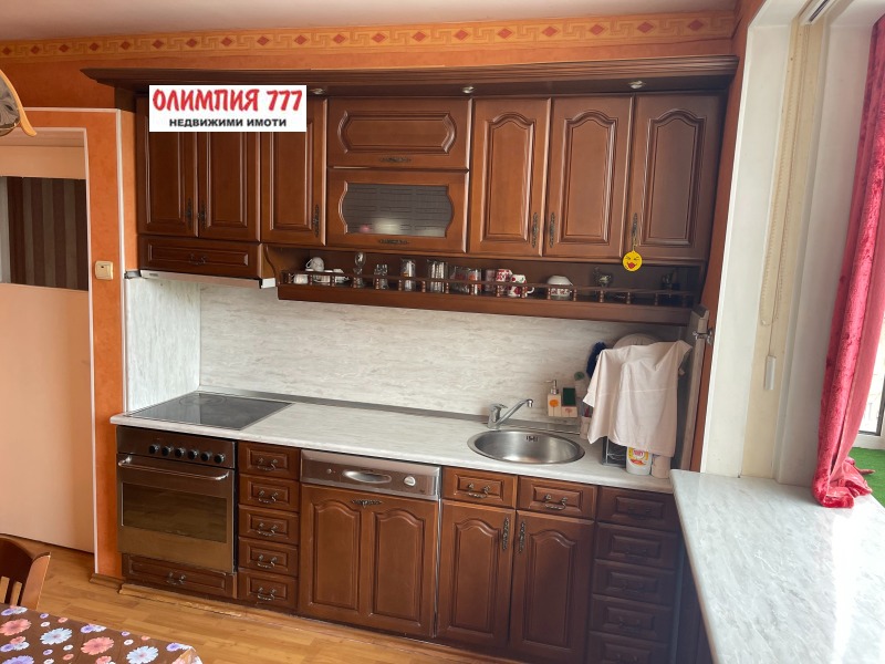 Продава  4-стаен град Плевен , Идеален център , 100 кв.м | 92071087