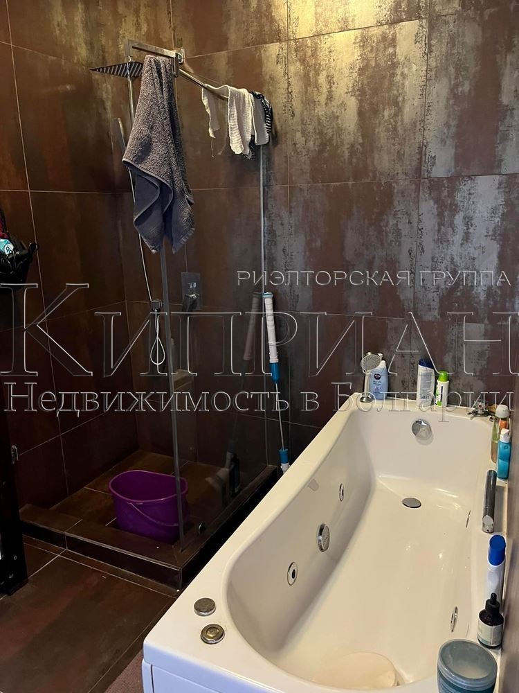 Продава КЪЩА, гр. Генерал Тошево, област Добрич, снимка 16 - Къщи - 48319344