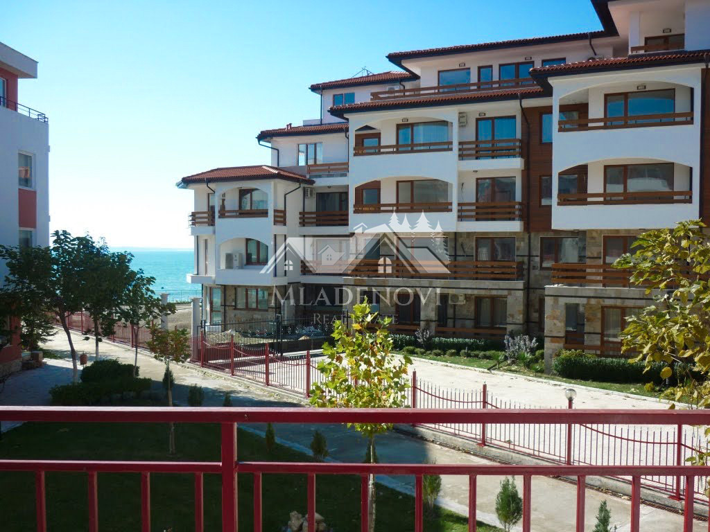 Продава  2-стаен област Бургас , к.к. Елените , 60 кв.м | 28495772