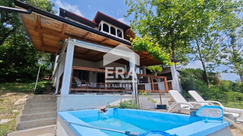 Продава  Къща град Търговище , Вилна зона , 110 кв.м | 95410700