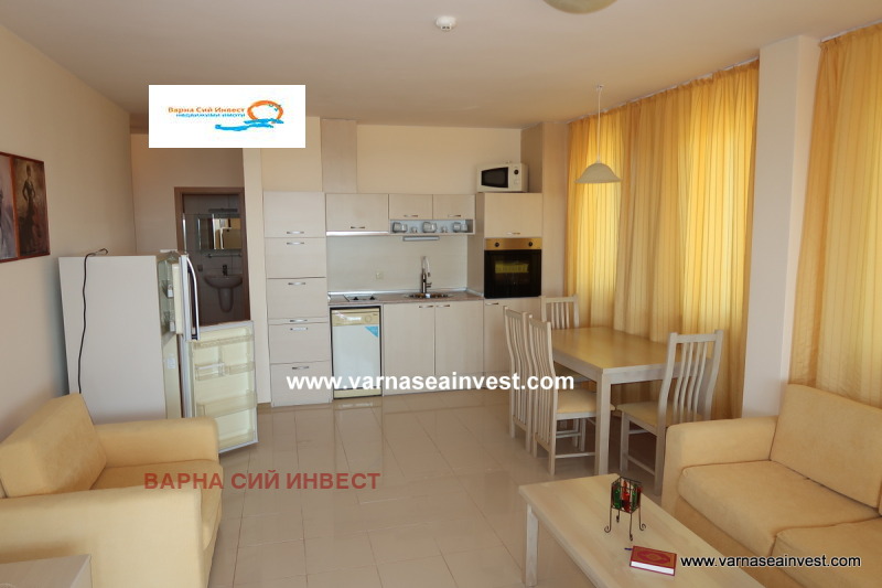 Продава  2-стаен област Добрич , с. Рогачево , 70 кв.м | 79680193