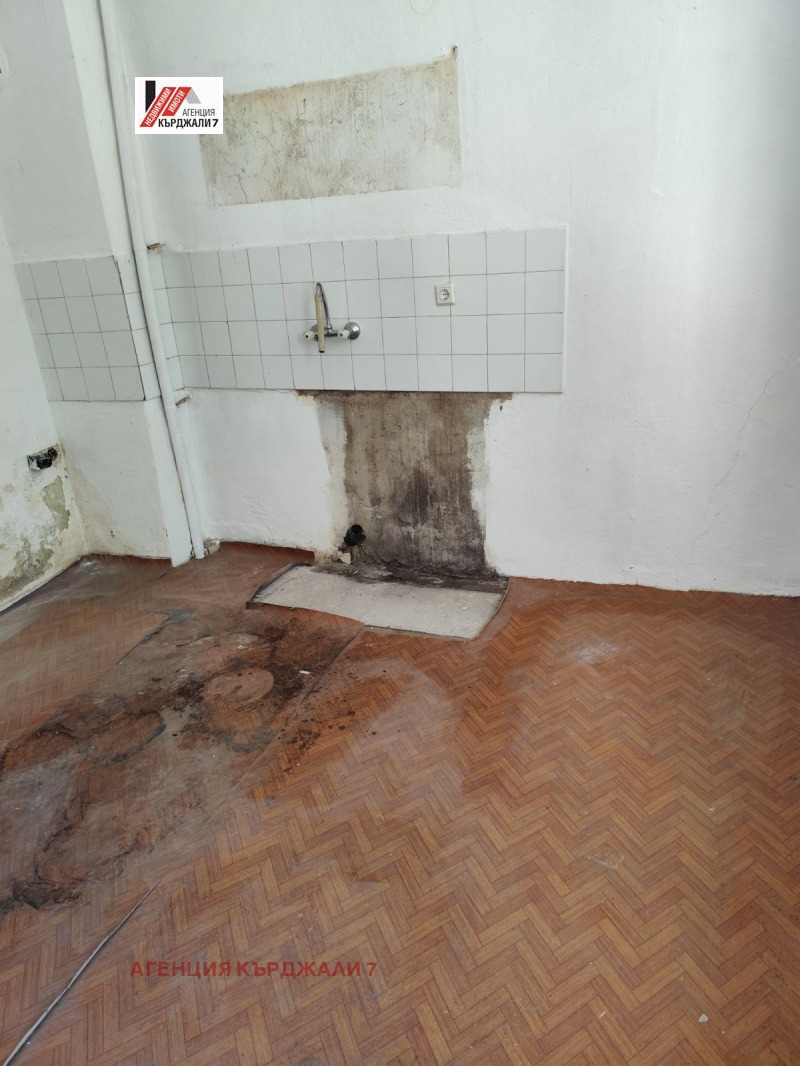 Продава  2-стаен град Кърджали , Веселчане , 50 кв.м | 56961705 - изображение [9]