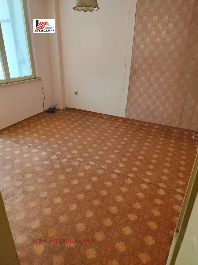 Продава  2-стаен град Кърджали , Веселчане , 50 кв.м | 56961705 - изображение [4]