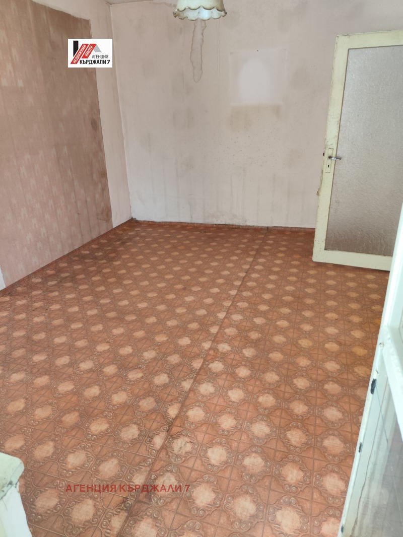 Продава  2-стаен град Кърджали , Веселчане , 50 кв.м | 56961705 - изображение [3]
