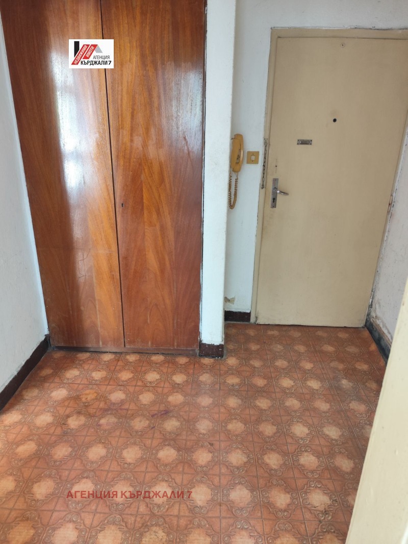 Продава  2-стаен град Кърджали , Веселчане , 50 кв.м | 56961705 - изображение [2]
