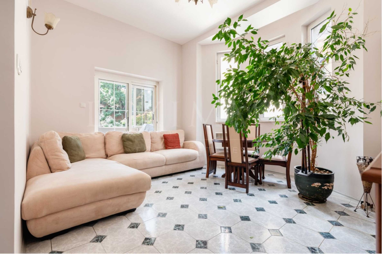 Продава 3-СТАЕН, гр. София, Център, снимка 2 - Апартаменти - 53999028