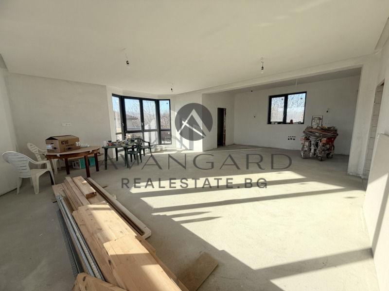 Продава КЪЩА в област Пловдив, с. Златитрап - 263 кв.м / 362 151 € » 708 305.79 лв., АВАНГАРД РИЪЛ ЕСТЕЙТ
