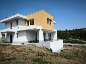 Huis Tsjerni vrach, regio Boergas