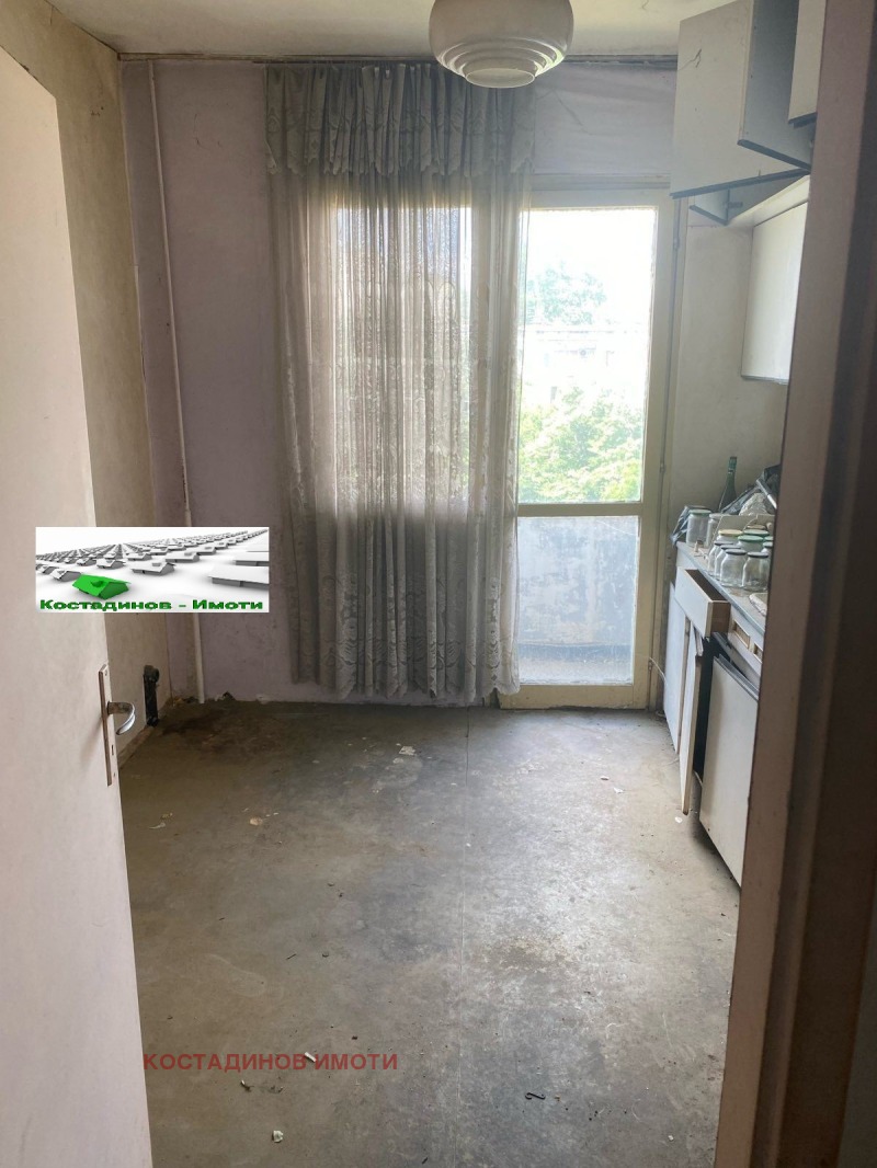 Продава  2-стаен град Пловдив , Христо Смирненски , 65 кв.м | 75500030 - изображение [2]