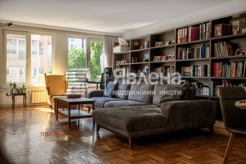 Продава 4-СТАЕН, гр. София, Лагера, снимка 2 - Апартаменти - 53126421