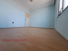 2 slaapkamers Ljatno kino Trakija, Varna 5