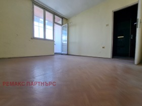 2 slaapkamers Ljatno kino Trakija, Varna 6