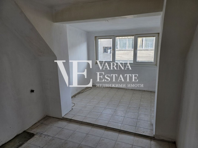 Продава 4-СТАЕН, гр. Варна, Зимно кино Тракия, снимка 4 - Aпартаменти - 48626031