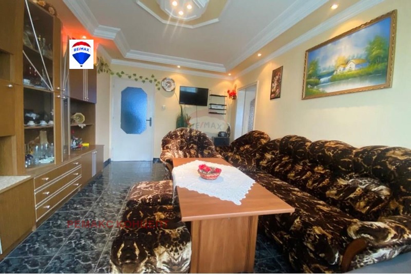Продава  3-стаен град Шумен , Тракия , 76 кв.м | 99979169