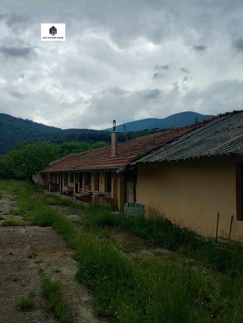 Продава  Пром. помещение област Кюстендил , с. Сапарево , 2599 кв.м | 94021424