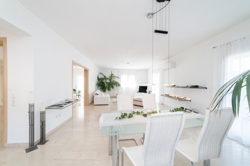 Продава МНОГОСТАЕН, гр. Варна, Център, снимка 11 - Апартаменти - 54367726