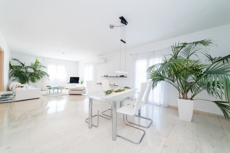 Продава МНОГОСТАЕН, гр. Варна, Център, снимка 2 - Апартаменти - 54367726