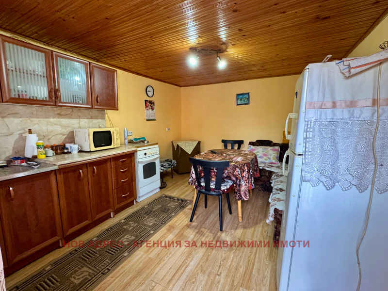 Продава КЪЩА, гр. Търговище, Малчо Малчев, снимка 2 - Къщи - 52455231