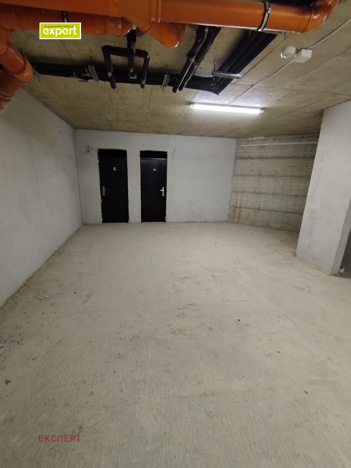 Продава ГАРАЖ, ПАРКОМЯСТО, гр. Плевен, Идеален център