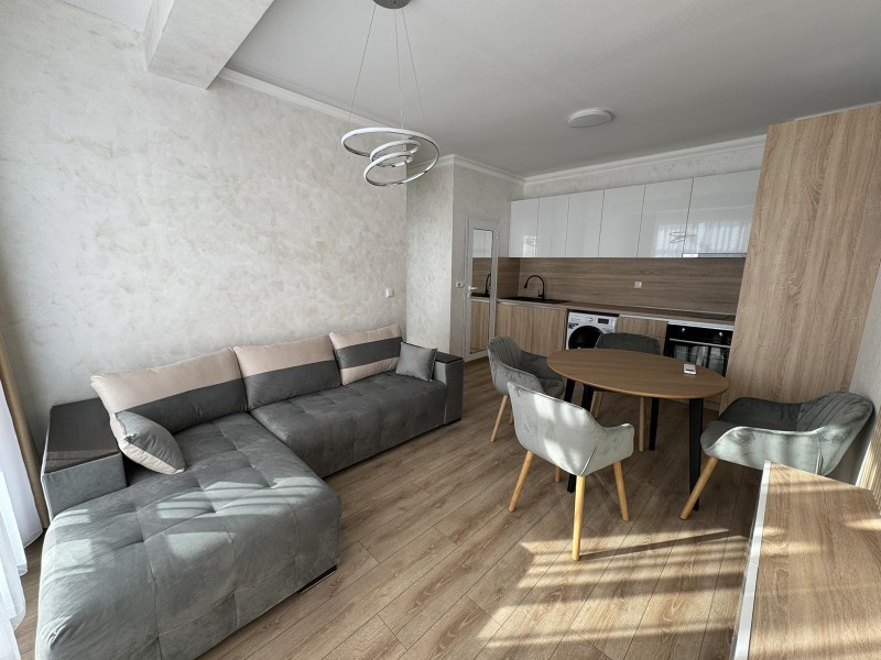 Продава 3-СТАЕН в град Шумен, Пазара - 95 кв.м / 176 268 € » 344 750.24 лв., ЮЖЕН БРЯГ 6 ЕООД