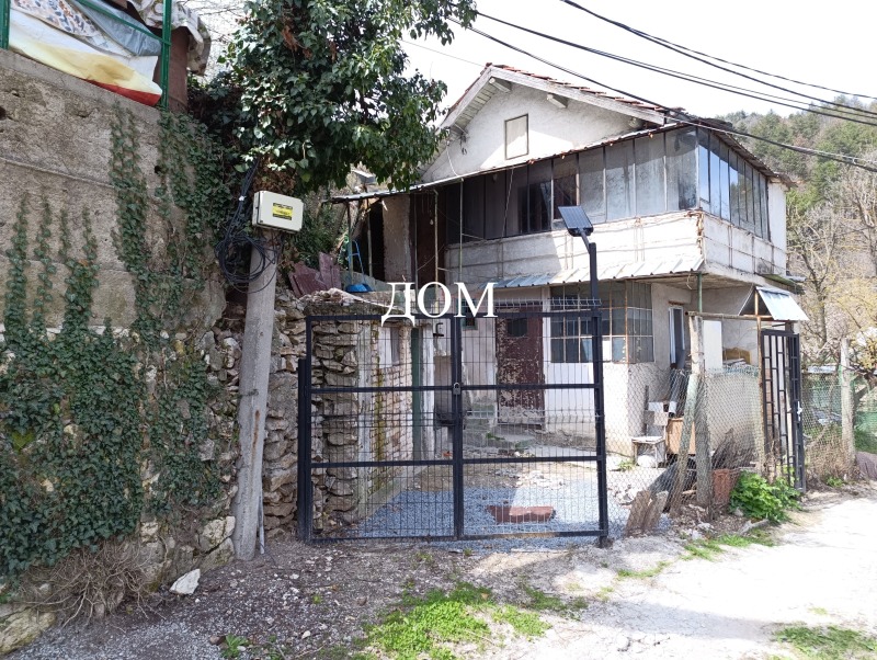 Продава ВИЛА в град Шумен, м-т Под Манастира - 40 кв.м / 53 600 € » 104 832.49 лв., ДОМ