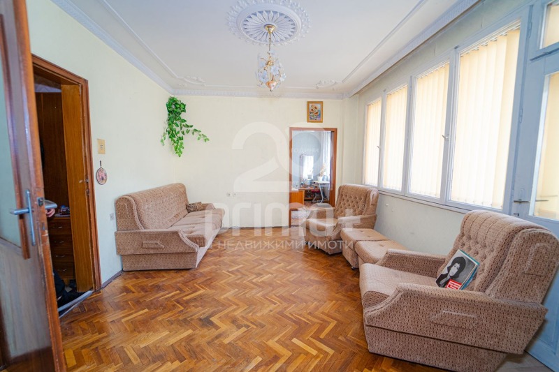 Продава 4-СТАЕН, гр. Велико Търново, Център, снимка 2 - Апартаменти - 52193760