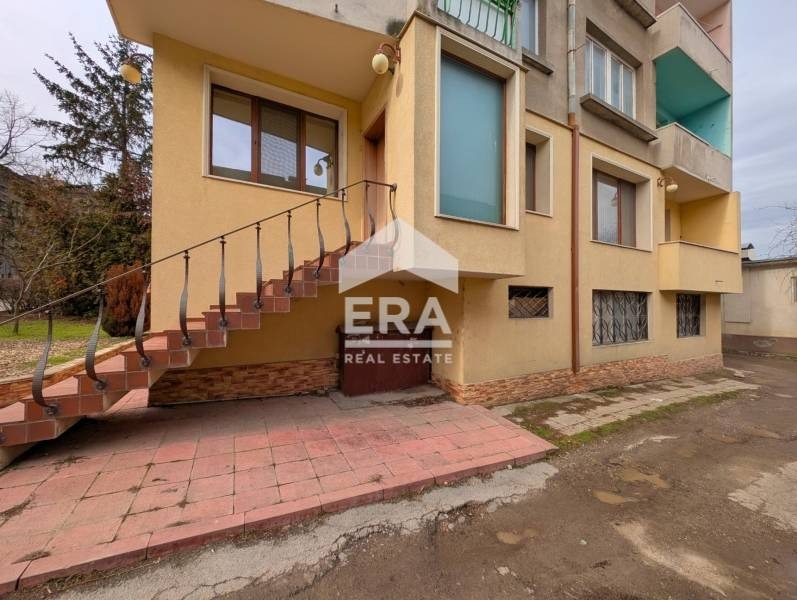 Продава ОФИС, гр. Шумен, Център, снимка 2 - Офиси - 49272888