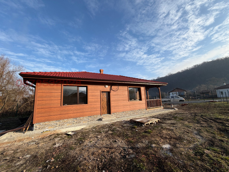 Продава КЪЩА, с. Лесидрен, област Ловеч