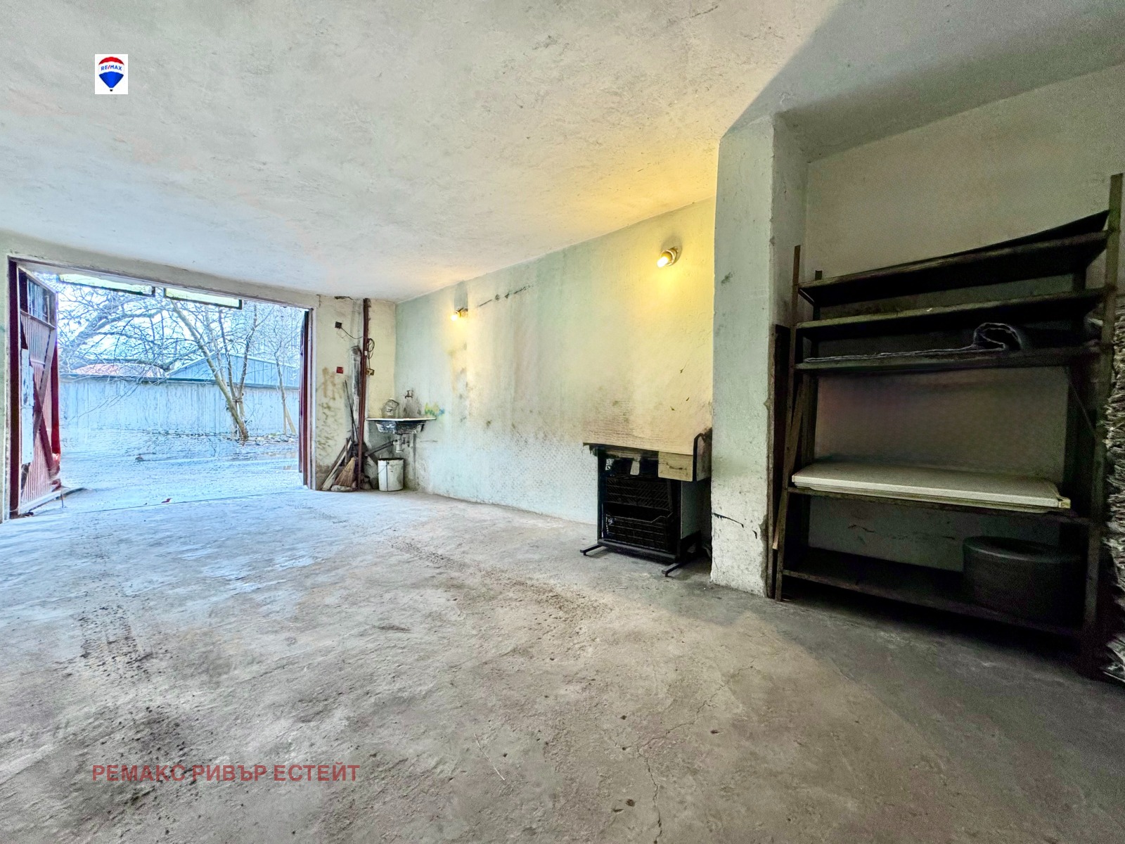 Продава ГАРАЖ, ПАРКОМЯСТО, гр. Русе, Родина 1, снимка 2 - Гаражи и паркоместа - 54106793