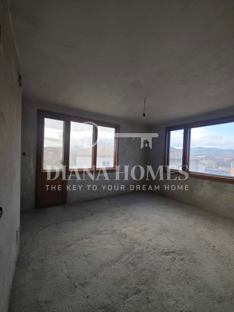 Продава ЕТАЖ ОТ КЪЩА, гр. Перник, Църква, снимка 2 - Етаж от къща - 52576704