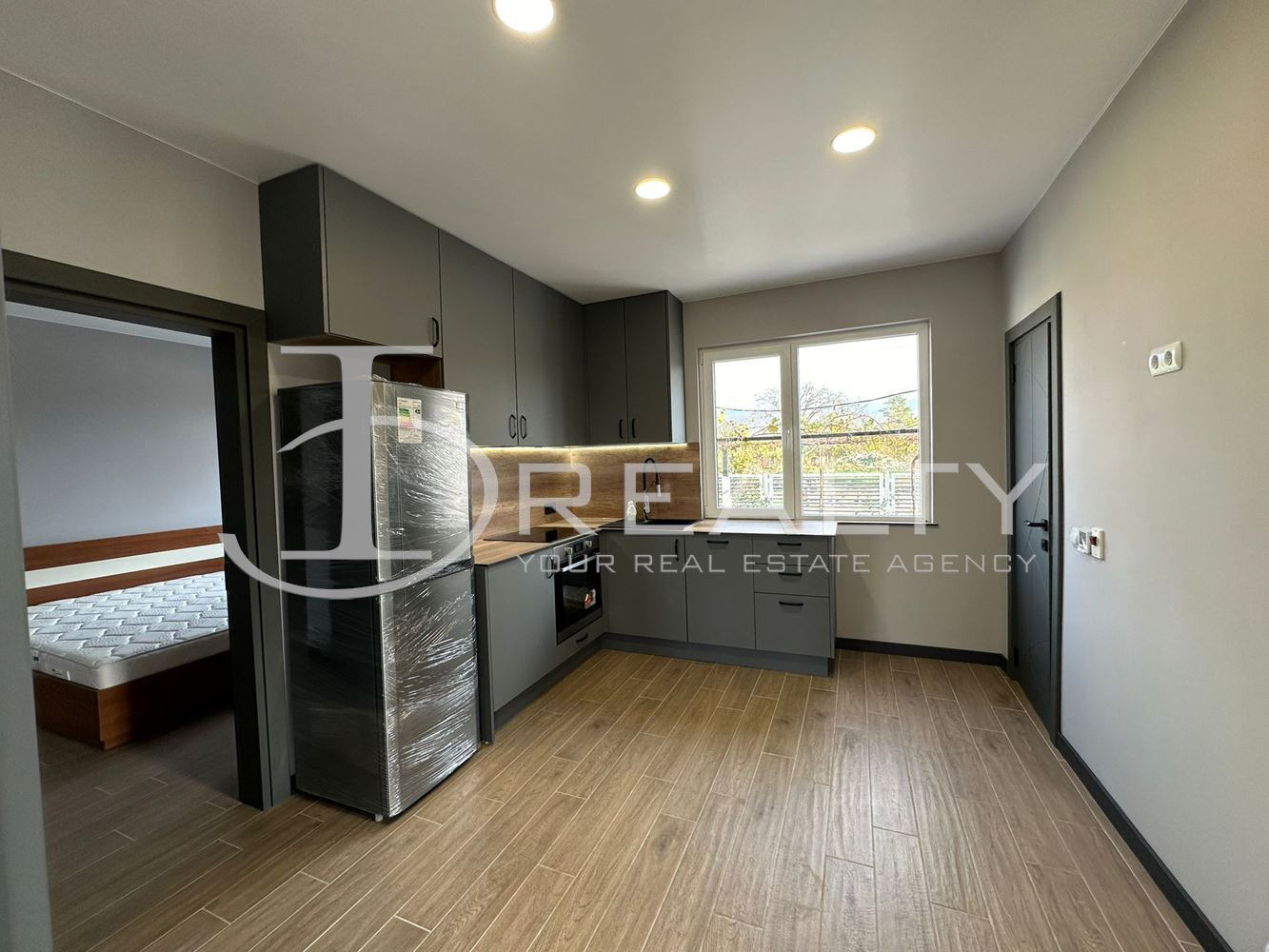 Продава КЪЩА, с. Гюльовца, област Бургас, снимка 2 - Къщи - 49687259