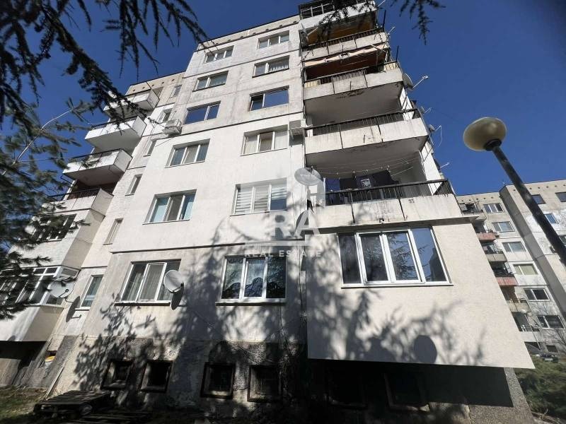 Продава 2-СТАЕН, гр. Годеч, област София област