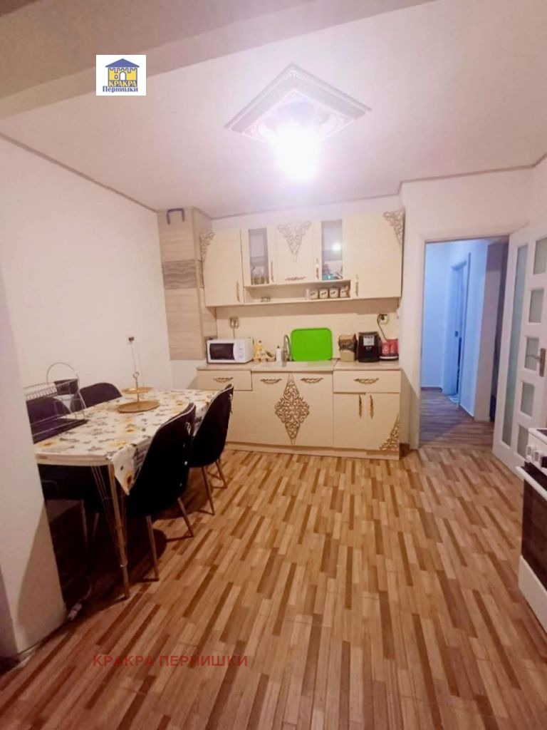 Продава 3-СТАЕН, гр. Радомир, област Перник, снимка 3 - Апартаменти - 54225461