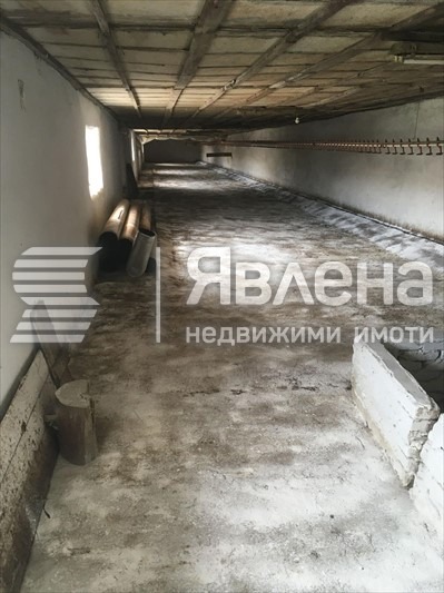 Продава  Пром. помещение област Пловдив , с. Чоба , 2280 кв.м | 90539917 - изображение [2]