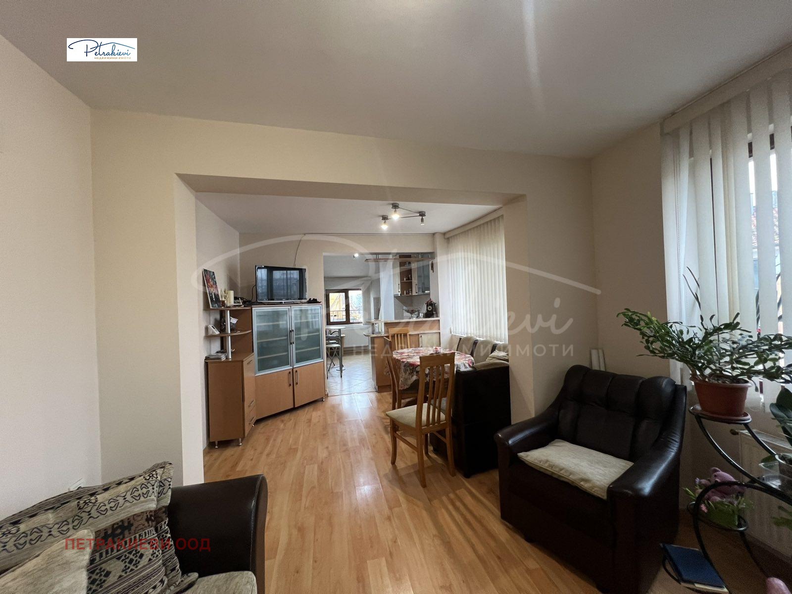 Продава МНОГОСТАЕН, гр. Бургас, Възраждане, снимка 3 - Апартаменти - 53961202