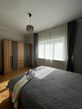 1 quarto Iavorov, Sofia 8