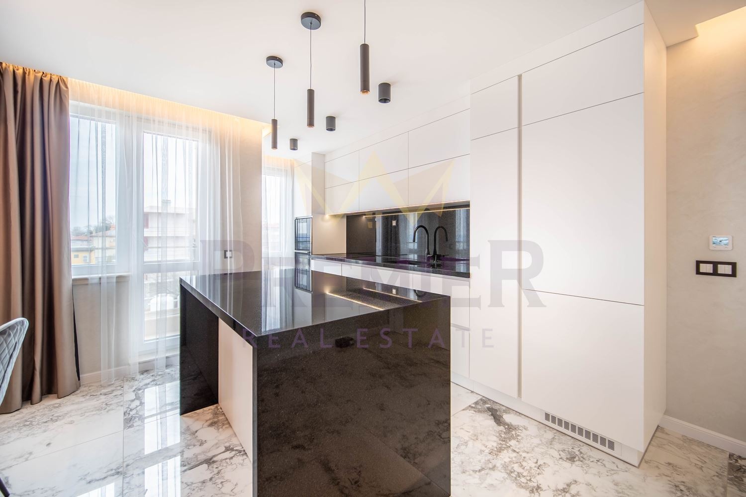 Продава 3-СТАЕН, гр. Варна, Изгрев, снимка 4 - Апартаменти - 54062151