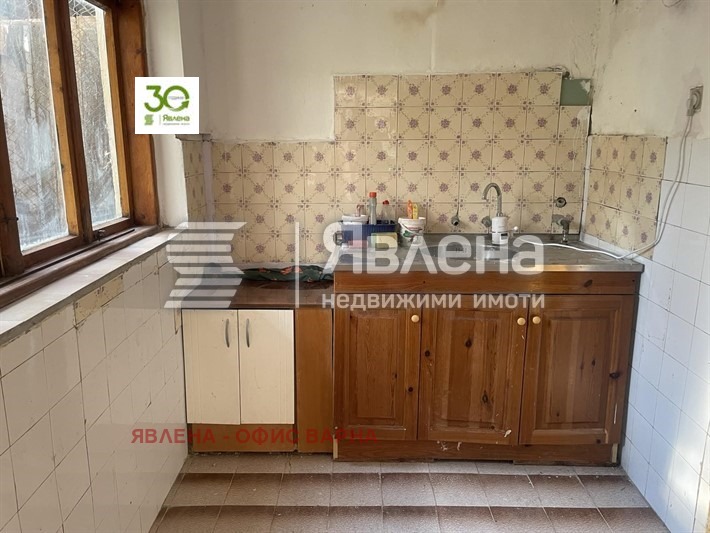 Продава ЕТАЖ ОТ КЪЩА, гр. Варна, Цветен квартал, снимка 2 - Етаж от къща - 54920765