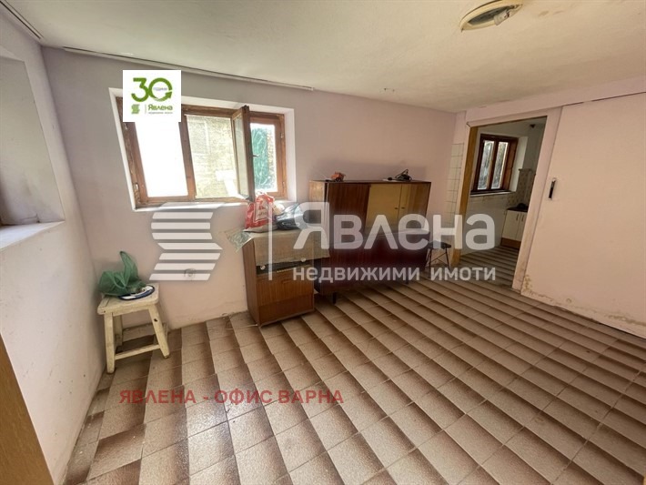 Продава ЕТАЖ ОТ КЪЩА, гр. Варна, Цветен квартал, снимка 5 - Етаж от къща - 54920765